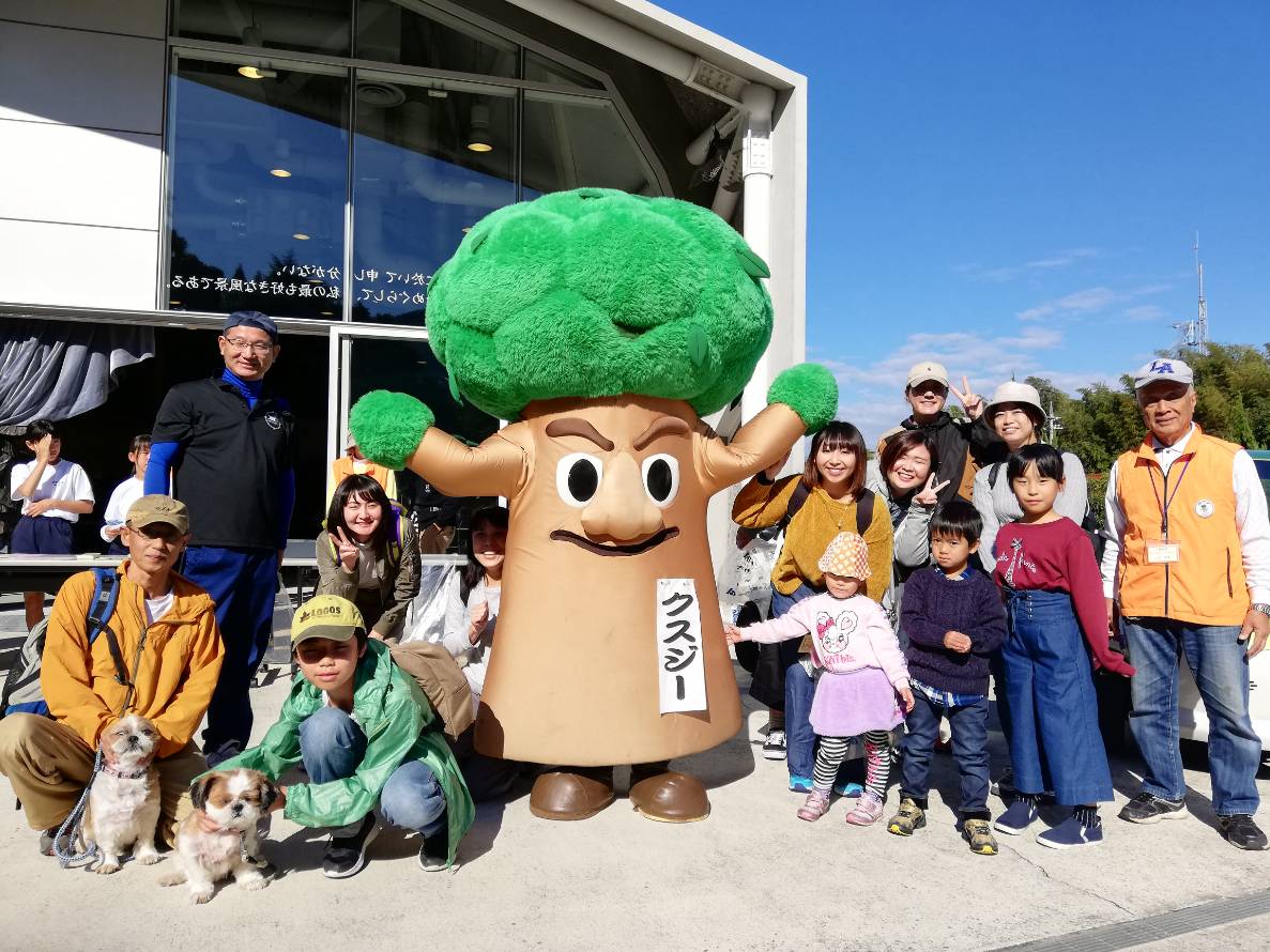 川棚のクスの森の番人「クスジー」が応援に来ていました