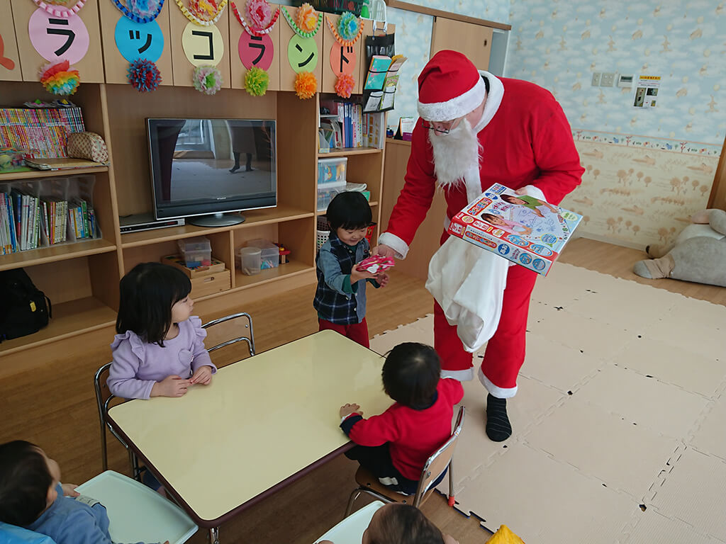 Santa drops in on Sea Otter Land again this year!
