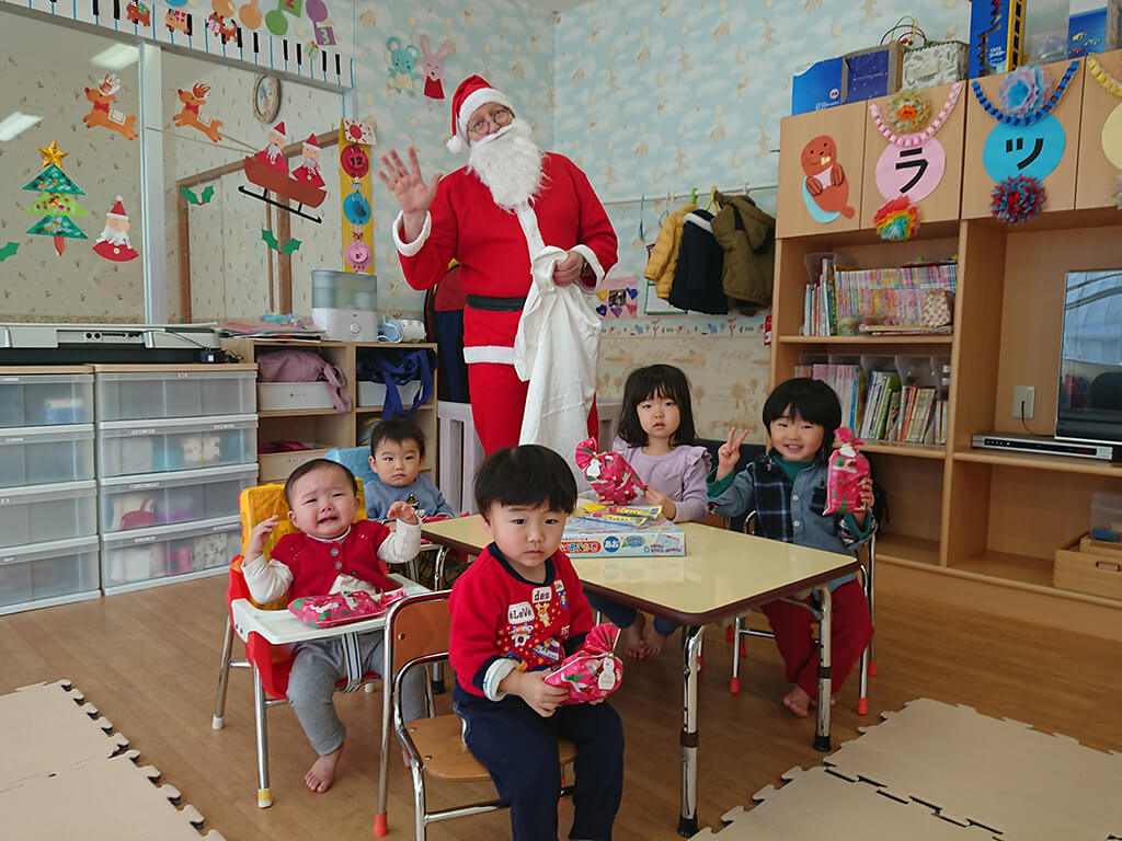 Santa drops in on Sea Otter Land again this year!