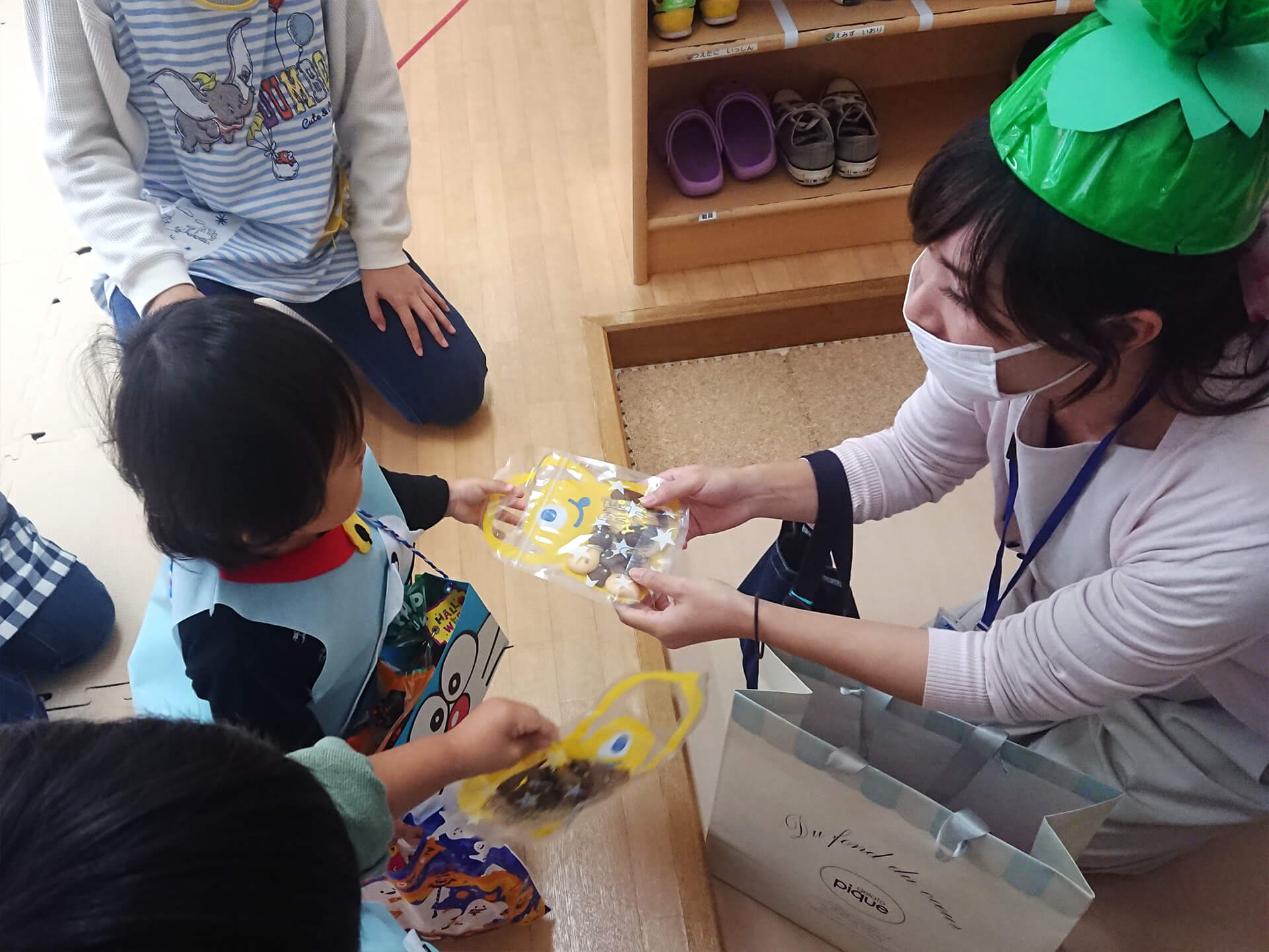 それでもお菓子はちゃっかり受け取りました（笑）