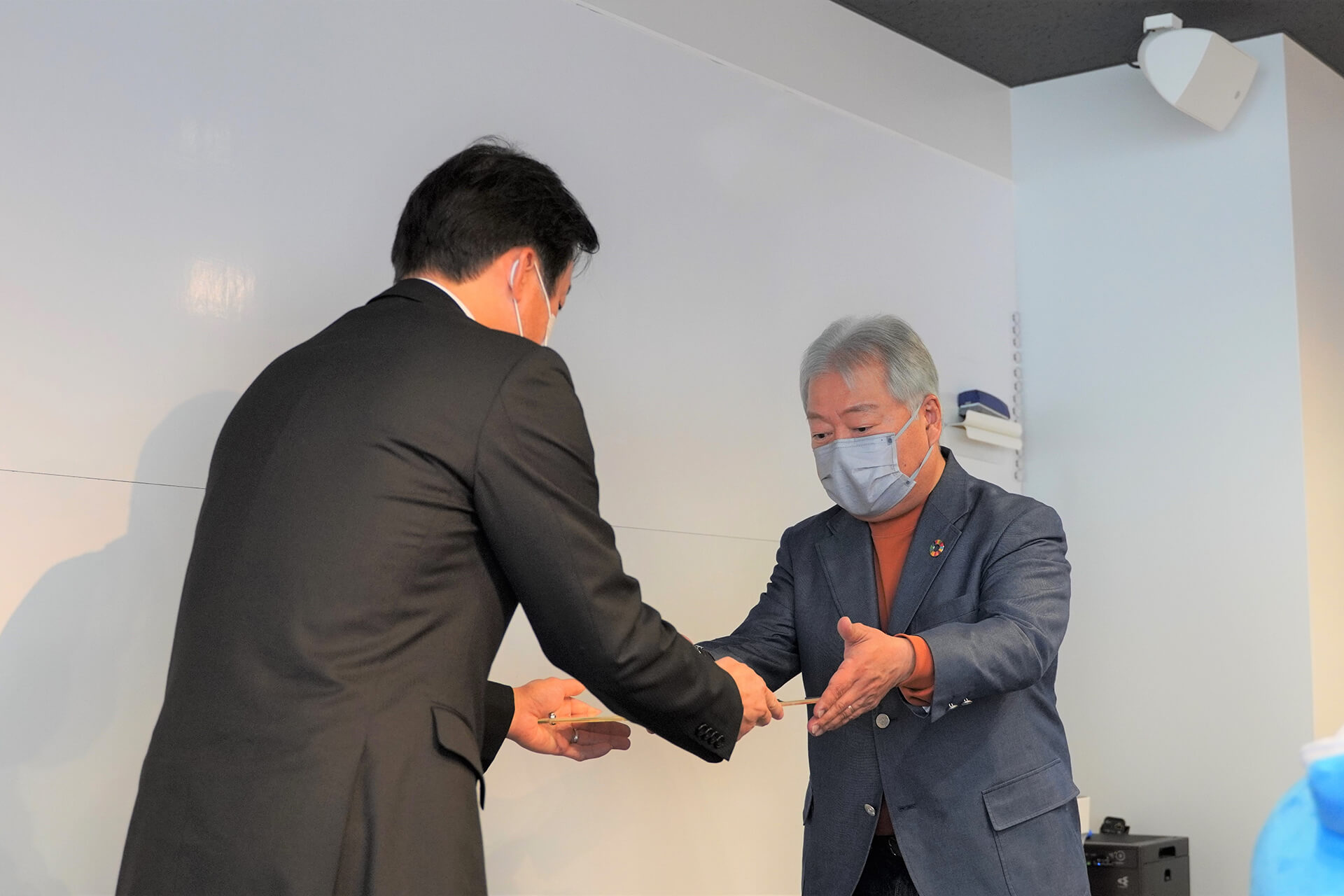 The ceremony was hold at JRCS Shimonoseki Head Office.