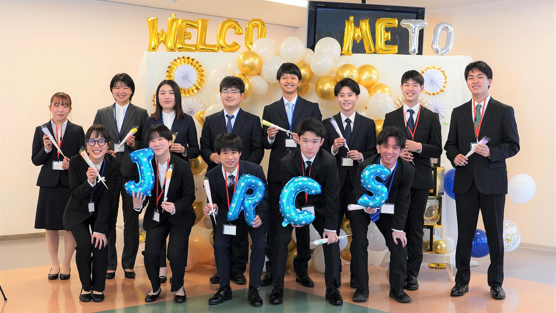 Here is the photo booth handmade by the human resources & general affairs staff.Everyone has a nice smile!