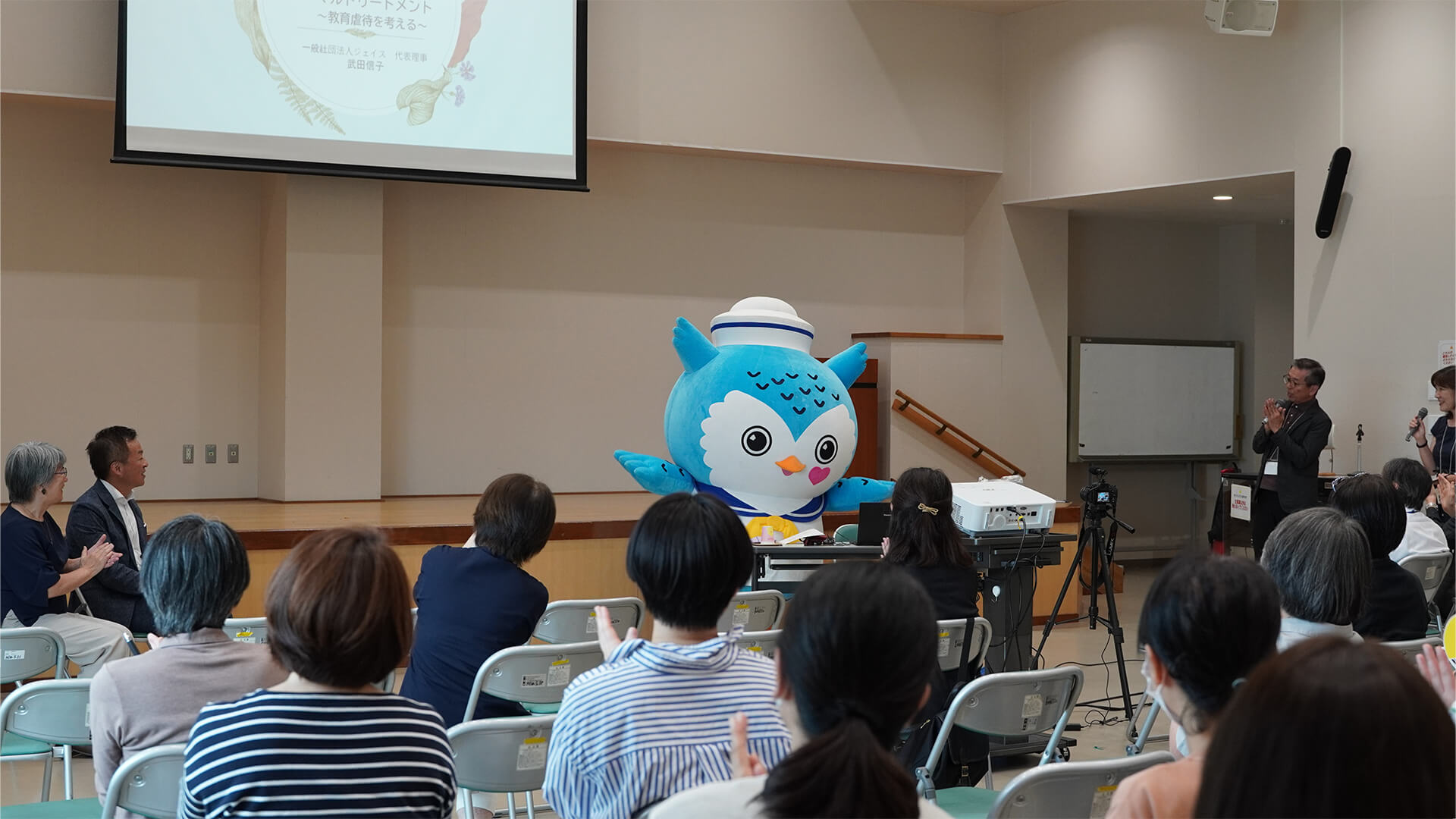 Kikuho, the JRCS mascot and evangelist for “listening”, attended the seminar.