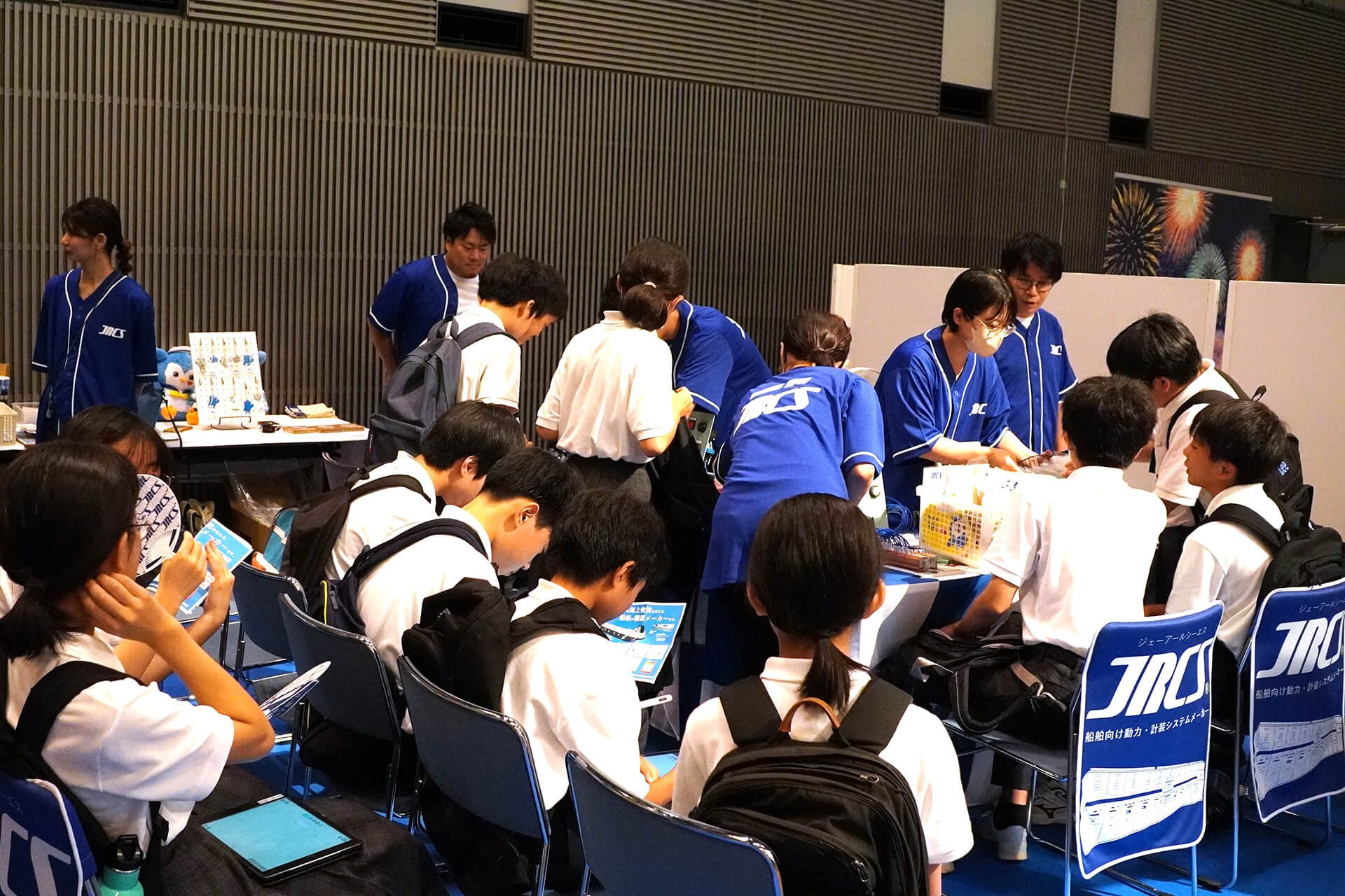 結線体験は待機列が埋まるほどの人気でした
