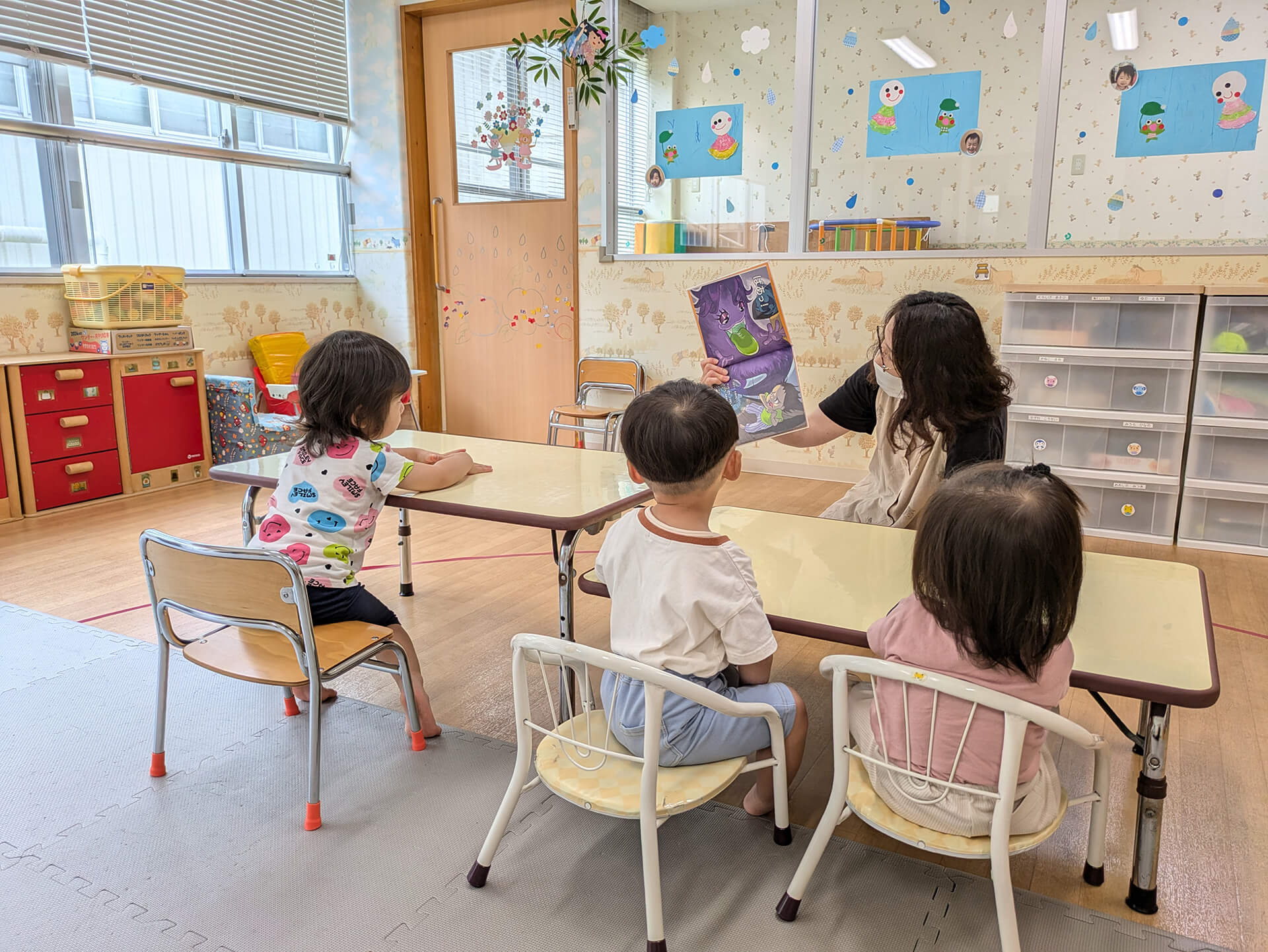 The children were surprised by a powerful scene where a ghost of an eggplant, a specialty of Yamaguchi Prefecture, appeared.