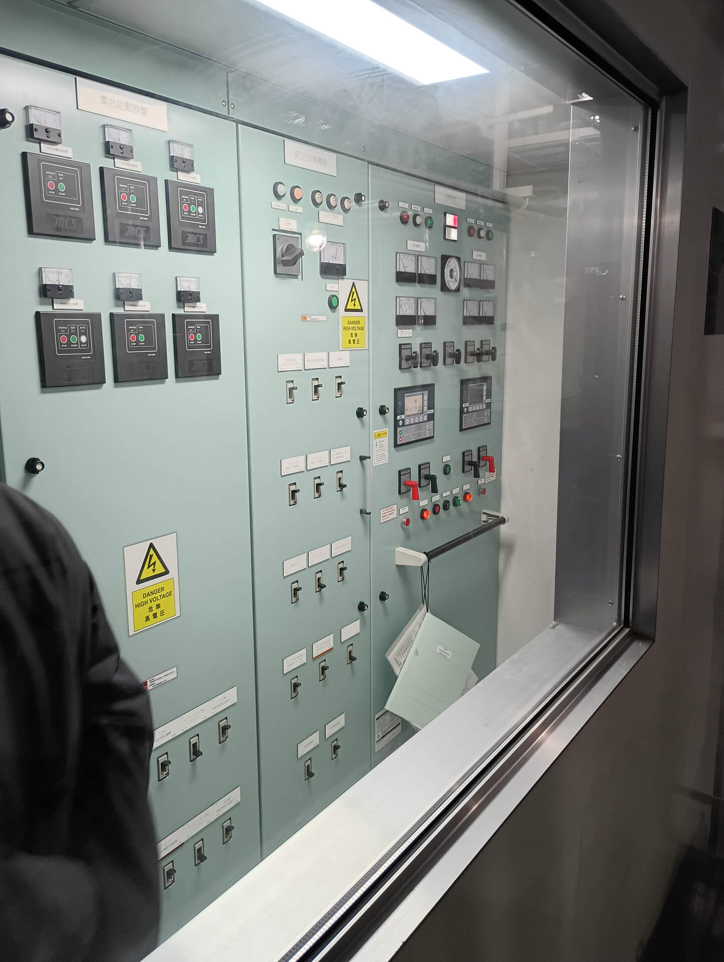 配電盤・始動器盤もJRCS製です。